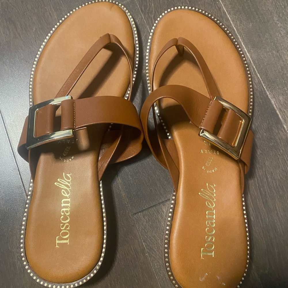 Flat sandals with a comfort bed. Made in Italy. Size 91/2 NWOT